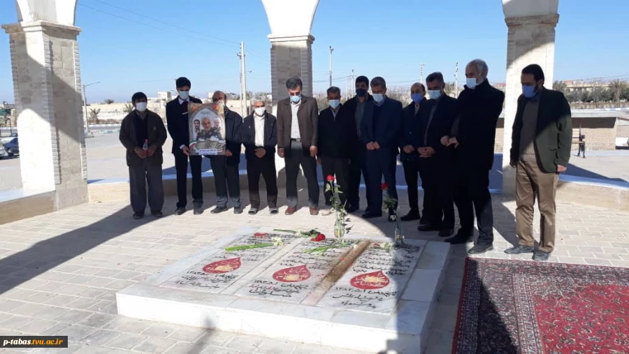 حضور کارکنان دانشکده فنی وحرفه ای امام علی (ع)طبس در گلزار شهدای گمنام 2