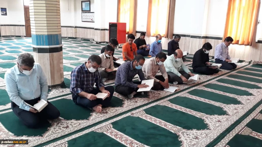 قرائت قران جهت گرامی داشت یاد شهید علی لندی بعد از نماز جماعت ظهر وعصر در محل نمازخانه آموزشکده فنی وحرفه ای امام علی علیه السلام طبس 2
