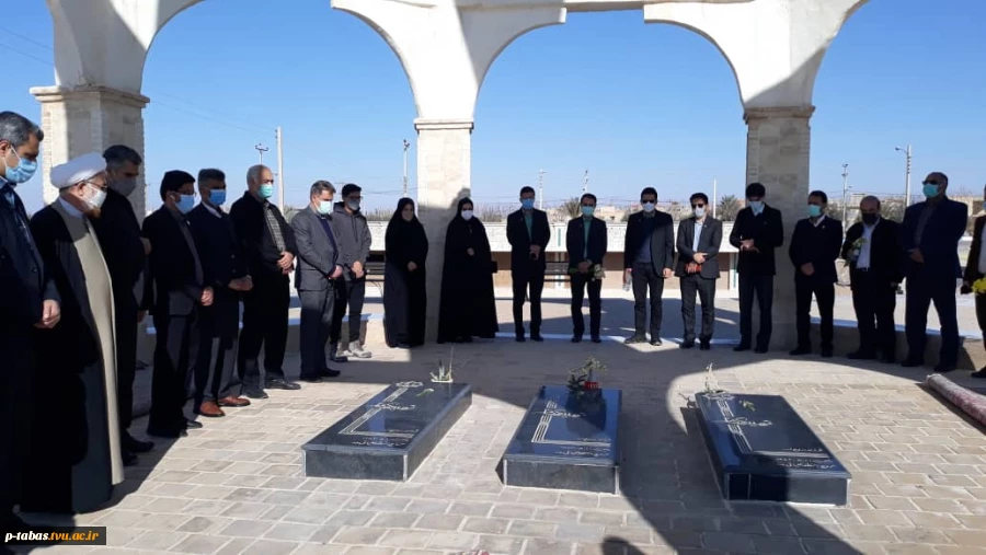 آیین تجدید میثاق جامعه دانشگاهیان شهرستان طبس با آرمان‌های انقلاب اسلامی با حضور مسئولین و کارکنان دانشگاههای شهرستان طبس 2
