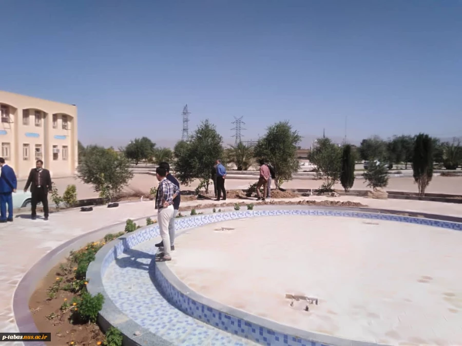 کاشت نهال  روز درختکاری توسط همکاران آموزشکده فنی و حرفه ای طبس در محل آموزشکده 3