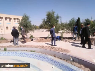 کاشت نهال  روز درختکاری توسط همکاران آموزشکده فنی و حرفه ای طبس در محل آموزشکده 4
