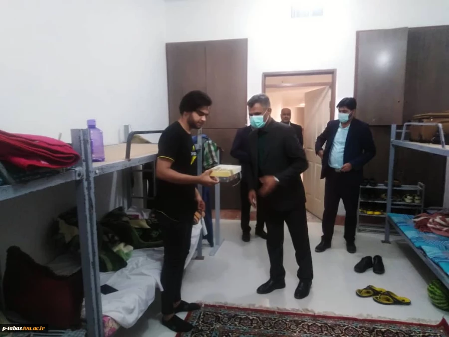 بازدید رئیس آموزشکده فنی امام علی (ع) طبس و کارکنان از خوابگاه پسران به مناسبت هفته خوابگاه ها 4